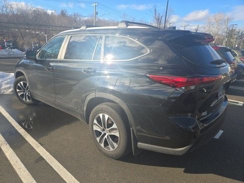 Used 2023 Toyota Highlander XLE image 17