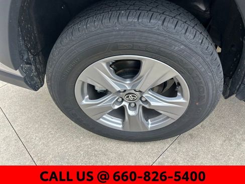 Used 2025 Toyota RAV4 XLE image 9