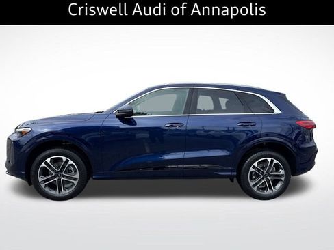 Certified 2025 Audi Q5 Premium w/ Convenience Package image 3