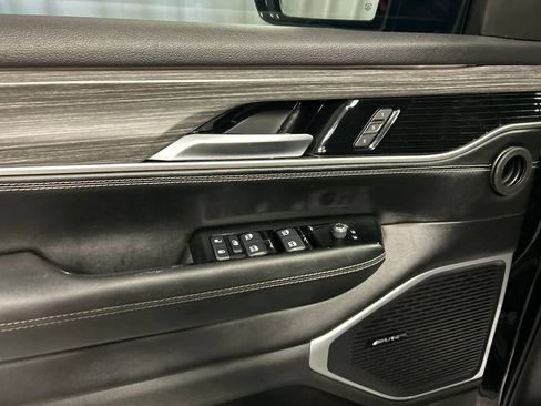 Used 2023 Jeep Wagoneer Series III w/ Preferred Equipment Group AWD/4WD image 14