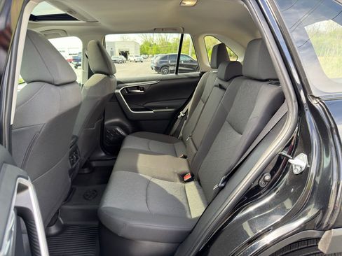 Used 2022 Toyota RAV4 XLE w/ Convenience Package image 27