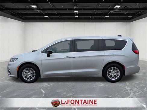 Certified 2024 Chrysler Pacifica Touring-L image 2