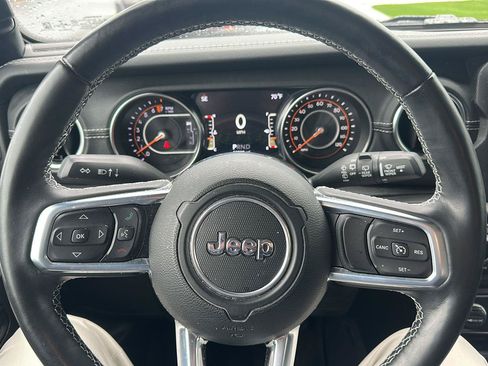 Used 2021 Jeep Wrangler Unlimited Sahara AWD/4WD image 15