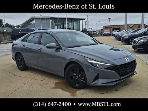 Used 2022 Hyundai Elantra SEL w/ Preferred Accessory Package FWD image 1
