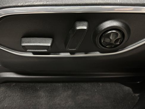 Used 2024 Jeep Wagoneer Series II w/ Flexible Seating Group image 15