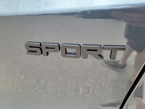 Used 2025 Honda CR-V Sport image 9