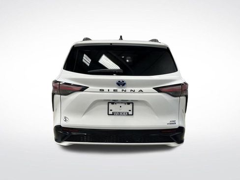 Used 2024 Toyota Sienna XSE image 15