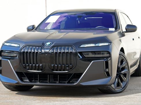 Used 2023 BMW i7 xDrive60 AWD/4WD image 3