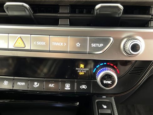 Used 2024 Kia Telluride EX w/ EX Captain's Chair Package image 70