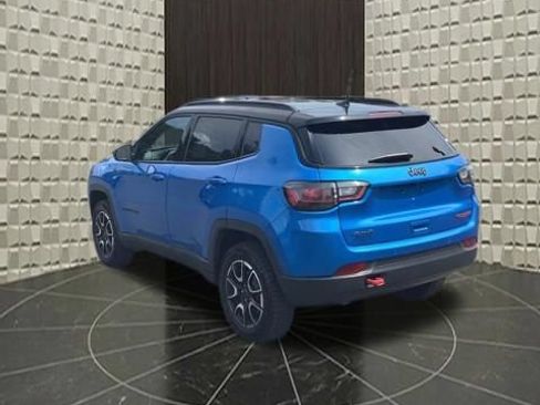 Certified 2025 Jeep Compass Trailhawk w/ Trailhawk Elite Group AWD/4WD image 9