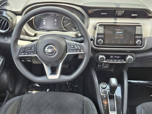 Used 2018 Nissan Kicks SV FWD image 17