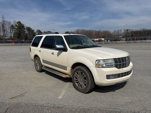 Used 2007 Lincoln Navigator Ultimate image 14
