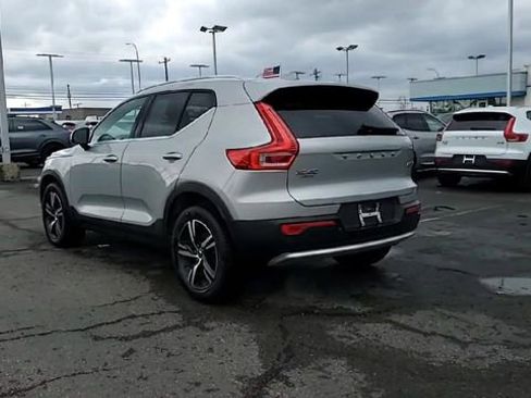 Used 2025 Volvo XC40 B5 Core AWD/4WD image 4