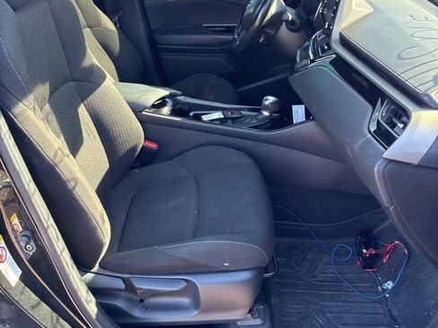 Used 2019 Toyota C-HR XLE FWD image 6