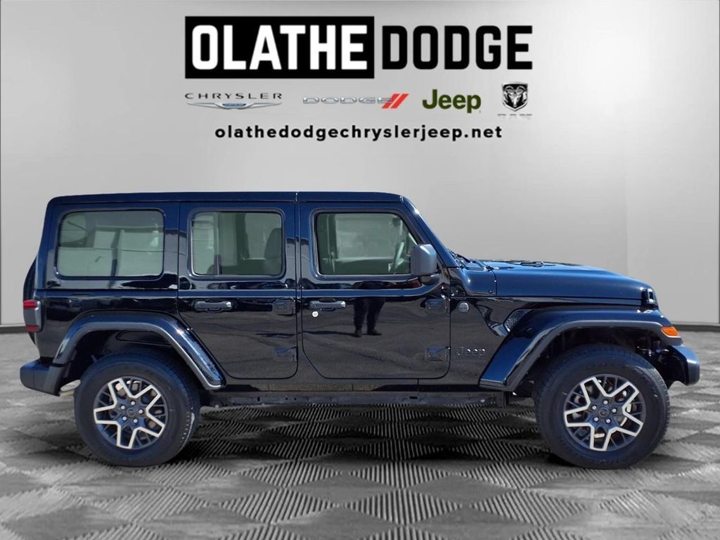Used 2026 Jeep Wrangler Unlimited Sahara AWD/4WD image 30