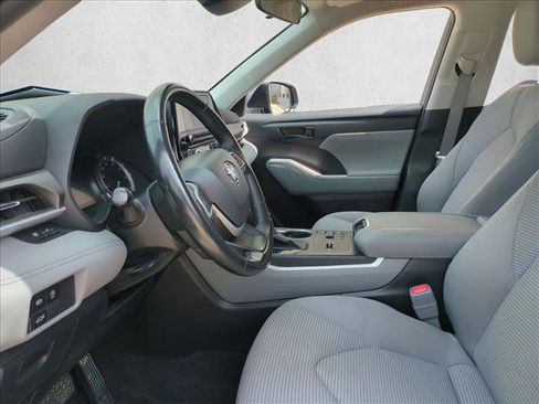 Certified 2024 Toyota Highlander LE FWD image 15