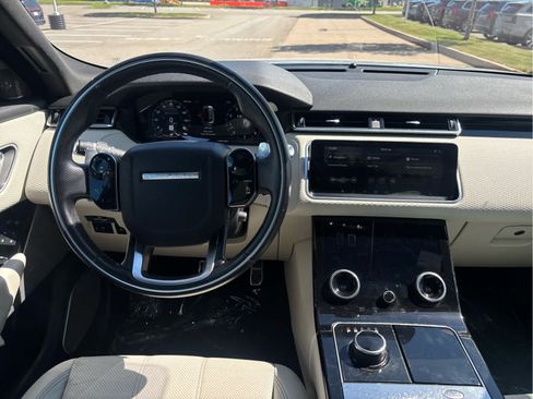 Used 2018 Land Rover Range Rover Velar R-Dynamic SE AWD/4WD image 21