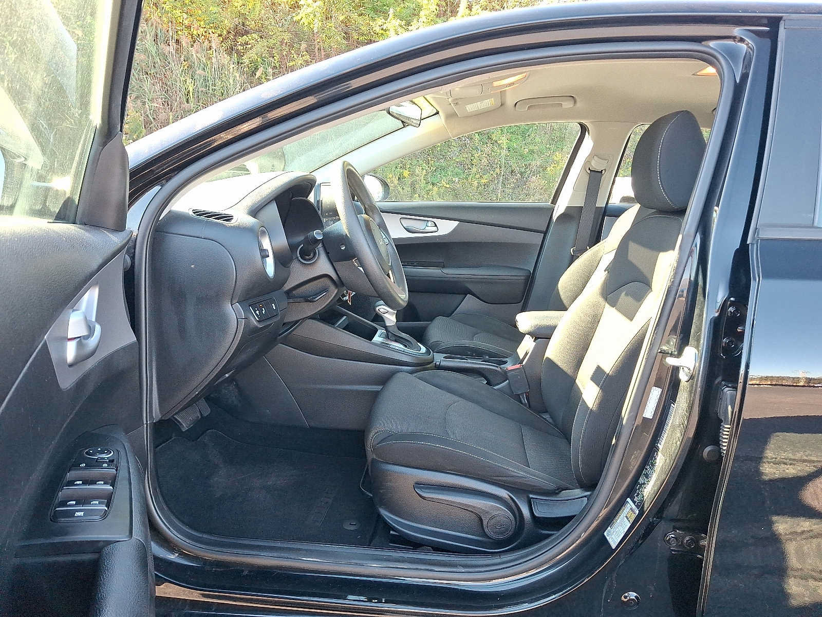 Used 2023 Kia Forte LXS w/ LXS Technology Package FWD image 14