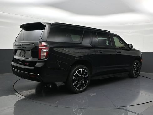 Used 2021 Chevrolet Suburban RST w/ Rear Media and Nav Package RWD image 5