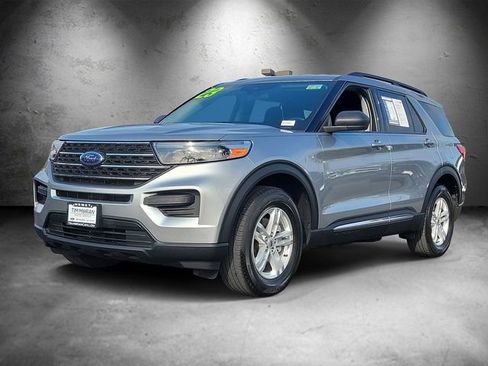 Used 2023 Ford Explorer XLT AWD/4WD image 5