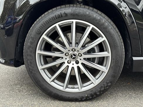 Used 2024 Mercedes-Benz GLS 580 4MATIC image 17