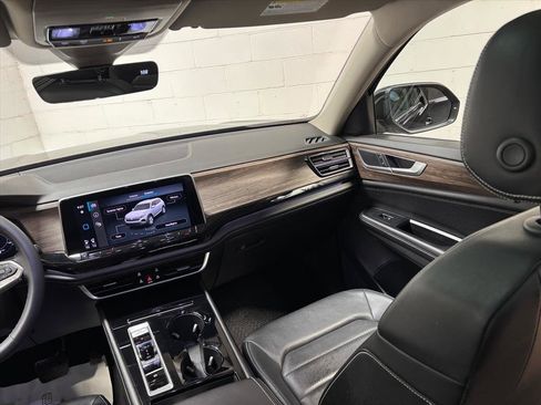 Used 2024 Volkswagen Atlas SEL image 34