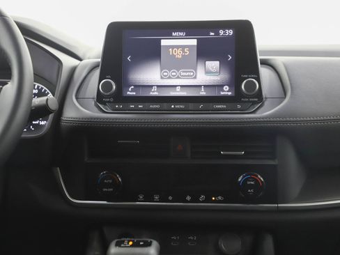 Used 2025 Nissan Rogue SV image 15