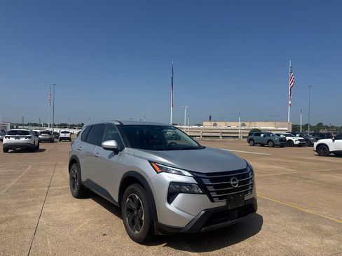 Certified 2025 Nissan Rogue SV FWD image 1