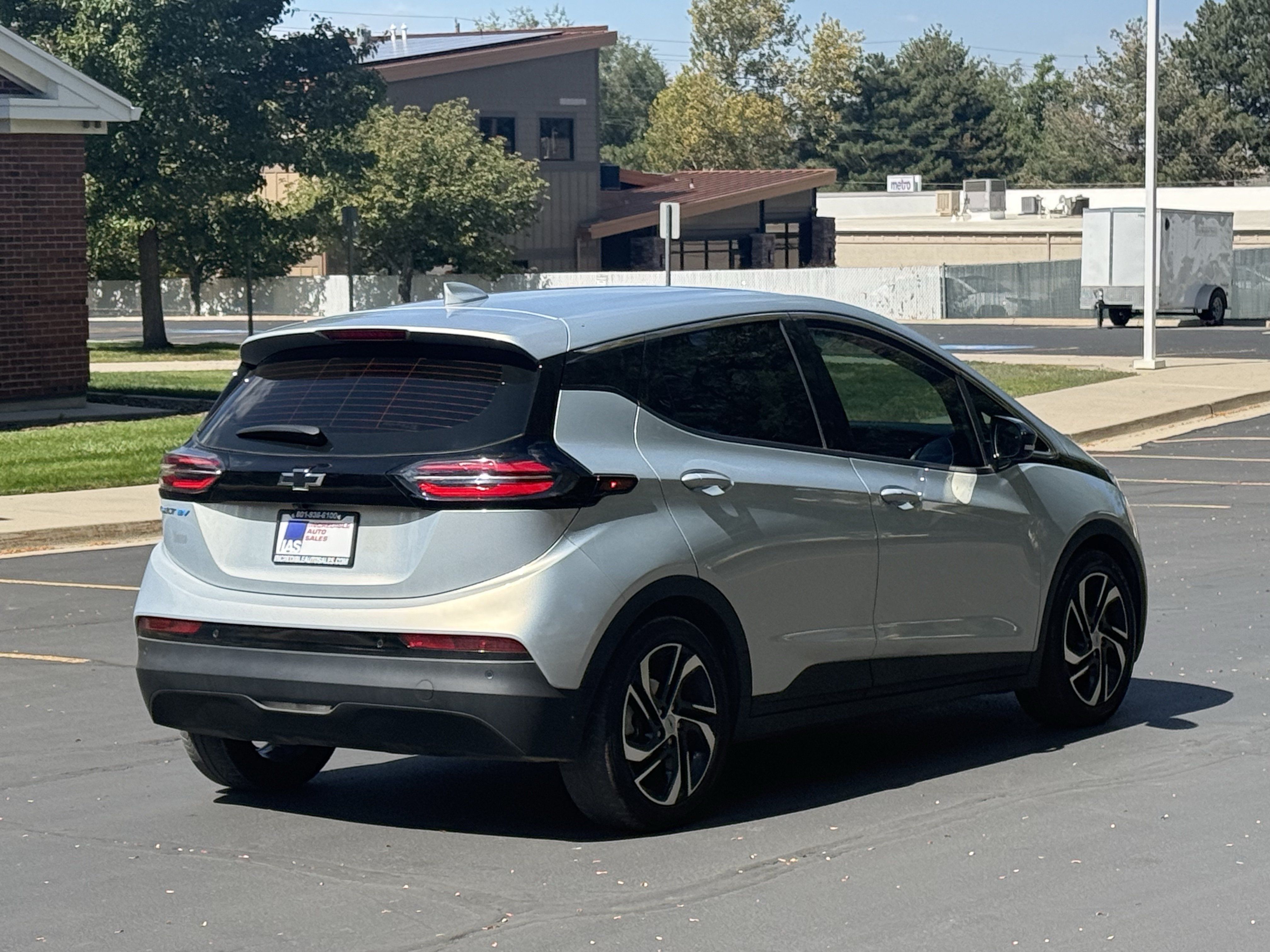 Used 2022 Chevrolet Bolt LT w/ Infotainment Package FWD image 4