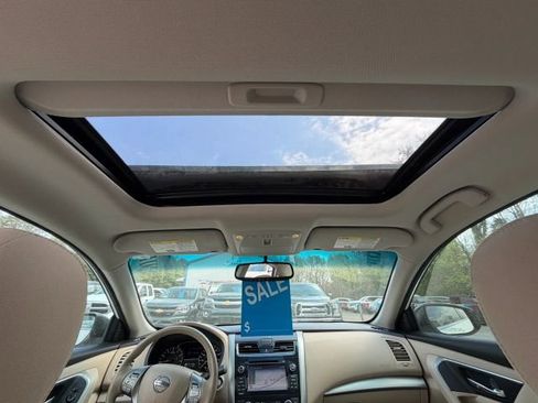 Used 2015 Nissan Altima 2.5 SV w/ Convenience Package image 12