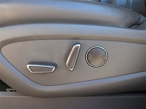 Used 2019 Lincoln Nautilus Select image 13