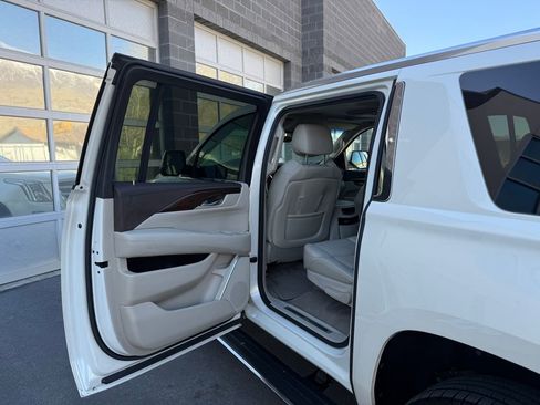 Used 2015 Cadillac Escalade ESV Premium RWD image 24