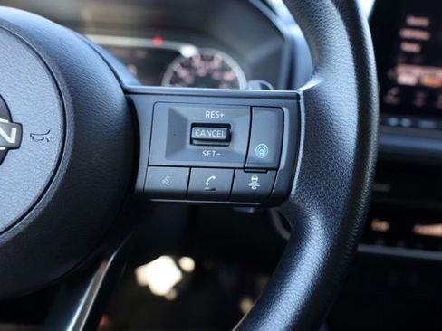 Used 2024 Nissan Rogue SV image 11