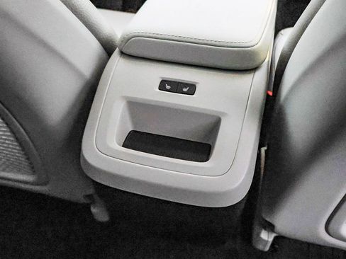 Used 2025 Volvo XC60 B5 Core w/ Protection Package Premier image 22