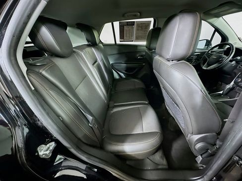 Used 2019 Chevrolet Trax LT w/ LT Convenience Package FWD image 11