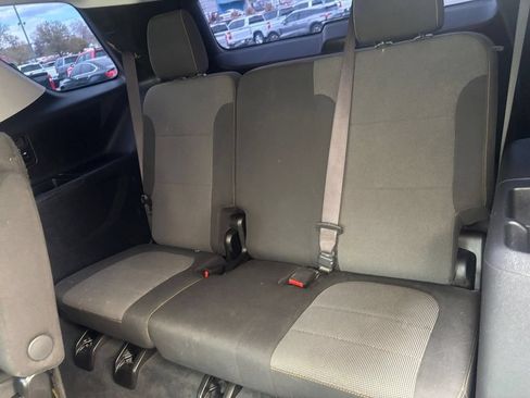 Used 2021 Chevrolet Traverse LT FWD image 20