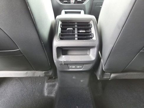 Used 2025 Volkswagen Tiguan SE AWD/4WD image 20