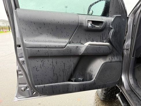 Used 2018 Toyota Tacoma TRD Off-Road image 16