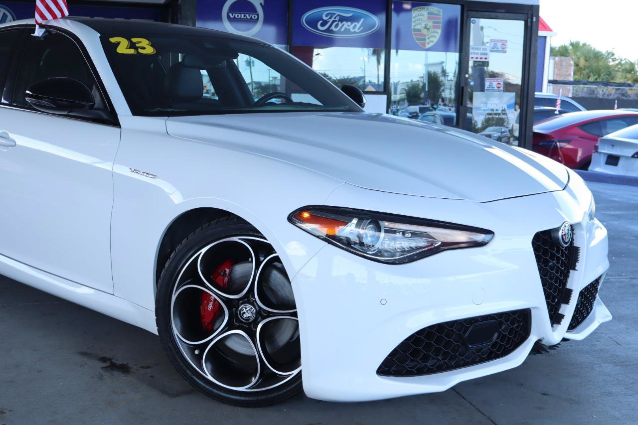 Used 2023 Alfa Romeo Giulia Veloce RWD image 2