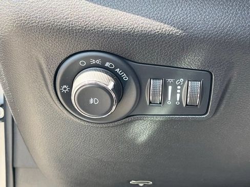 Used 2023 Jeep Compass Limited AWD/4WD image 16