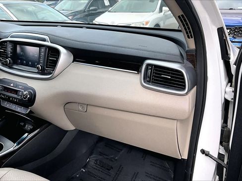 Used 2020 Kia Sorento EX image 19