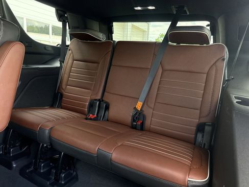 Used 2024 GMC Yukon Denali Ultimate AWD/4WD image 25