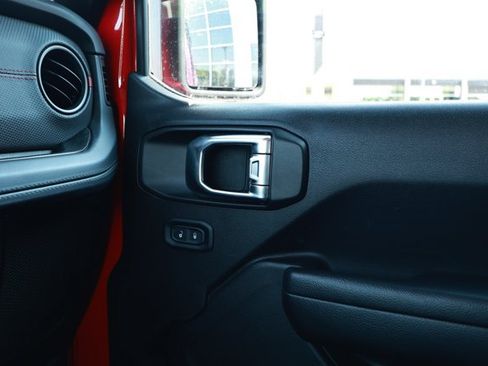 Used 2025 Jeep Wrangler Unlimited Rubicon AWD/4WD image 26
