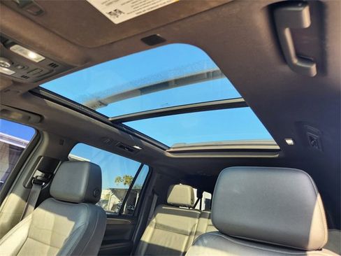 Used 2022 Chevrolet Suburban Z71 image 18