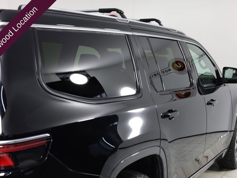 Used 2022 Jeep Wagoneer Series III w/ Premium Group I AWD/4WD image 54