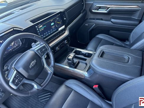 Used 2022 Chevrolet Silverado 1500 LT Trail Boss w/ LT Trail Boss Premium Package AWD/4WD image 10