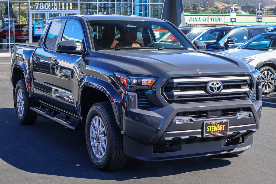 Used 2025 Toyota Tacoma SR5 AWD/4WD image 17