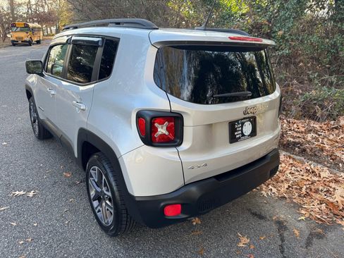 Used 2015 Jeep Renegade Latitude w/ Popular Equipment Group image 7