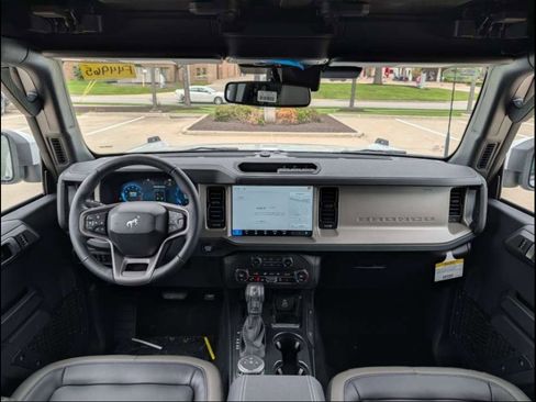 New 2026 Ford Bronco Outer Banks AWD/4WD image 5