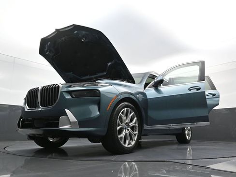 Used 2025 BMW X7 xDrive40i AWD/4WD image 41